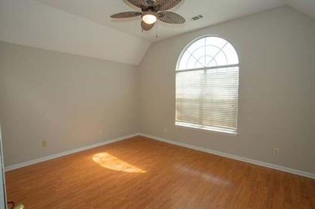 Building Photo - Beautiful 3-Bedroom Home in Cordova-Modern...