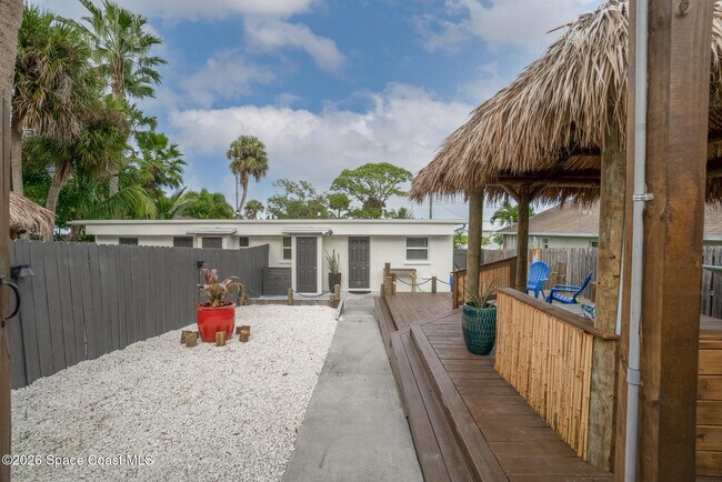 Building Photo - 1672 Pineapple Ave