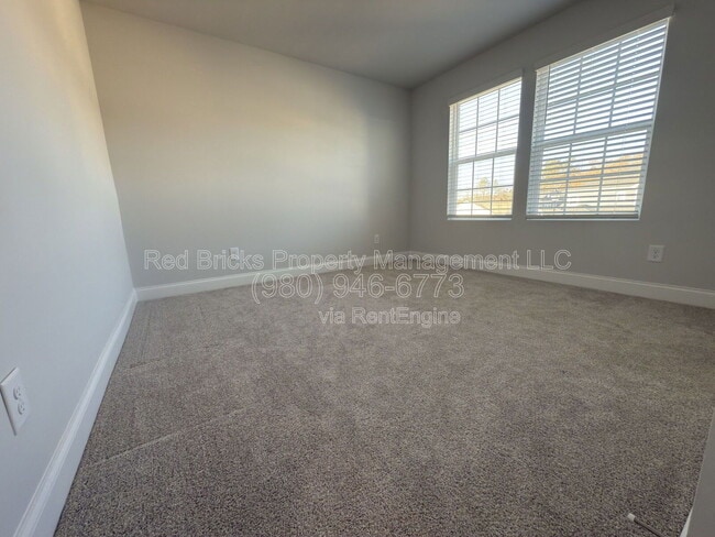 Building Photo - 1415 Black Walnut St