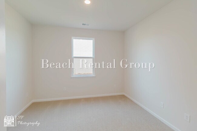 Building Photo - Modern Features, Classic Comfort!