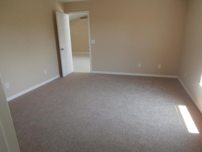 Building Photo - 3/2/2 for Rent (Part of the garage has bee...