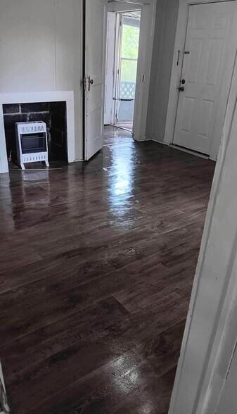 Building Photo - 1016 Farrah Cir