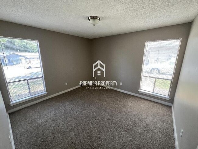 Building Photo - 3357 E Oak Side Dr
