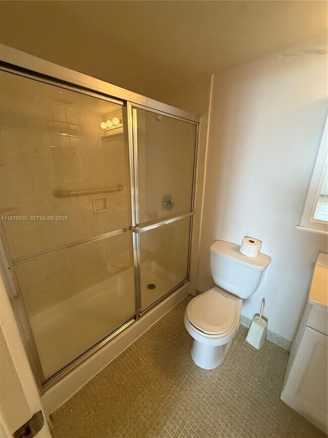 Building Photo - 2025 NE 164th St