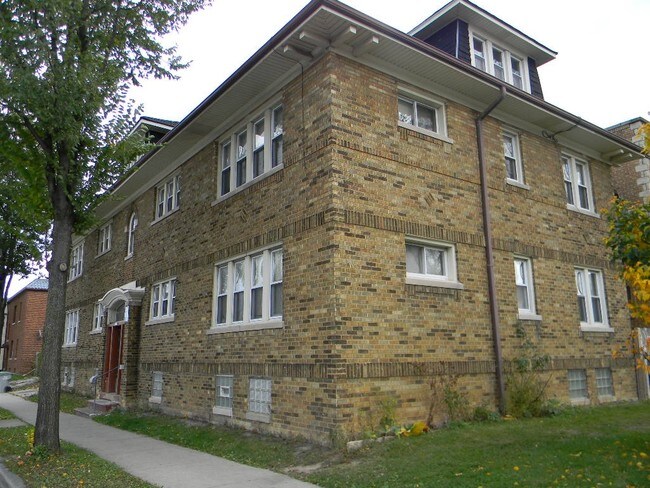 Building Photo - 3069-3073 N Sherman Blvd