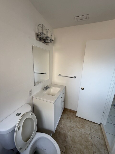 Building Photo - 1020 N 18th Ct