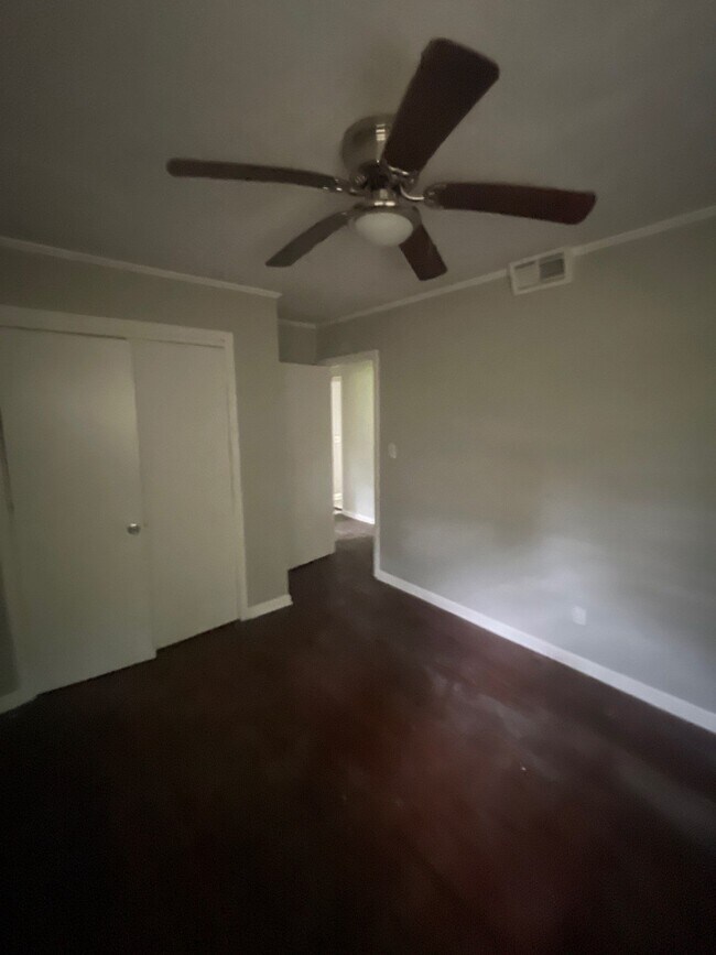 Building Photo - 2718 E Benwood Dr