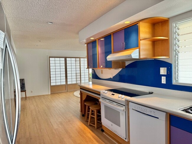 Building Photo - Newtown Estates, 3 bdrm, 2 bath, 2 car enc...