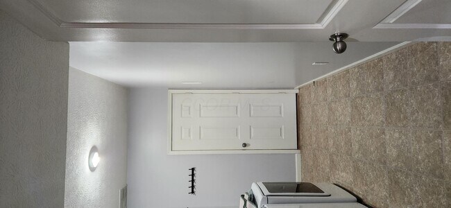 Building Photo - 590 Redwood Ln