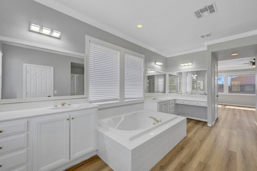 Building Photo - 11013 Mount Royal Ave