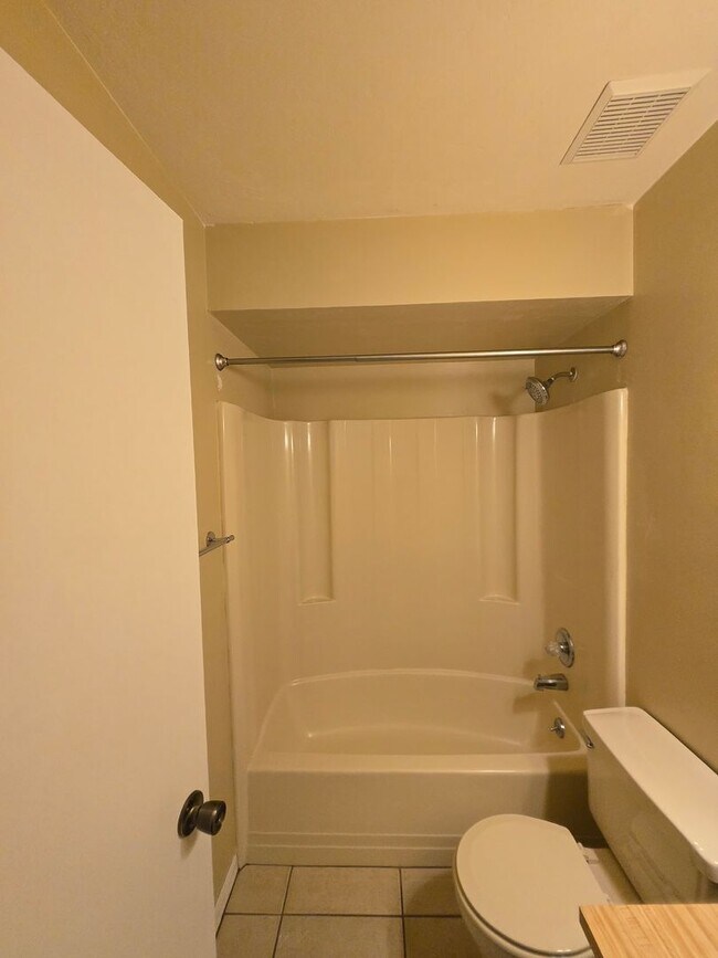 Building Photo - 3/2 in Northridge