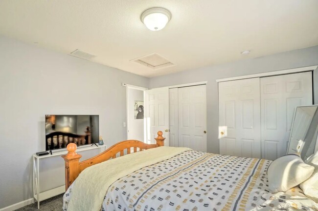 Building Photo - Charming 2BR Condo in Englewood, Pets OK, ...