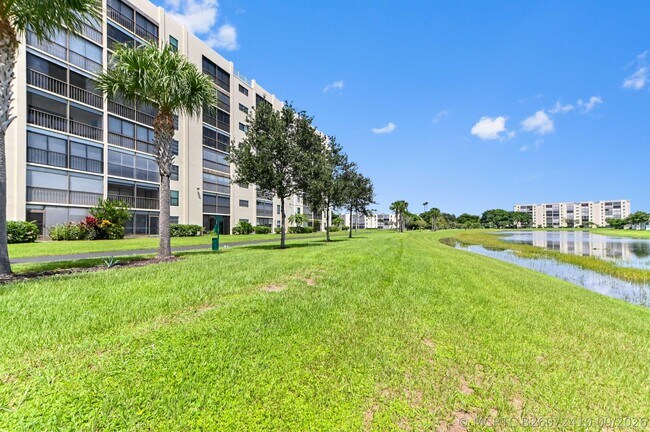 Building Photo - 7260 Kinghurst Dr