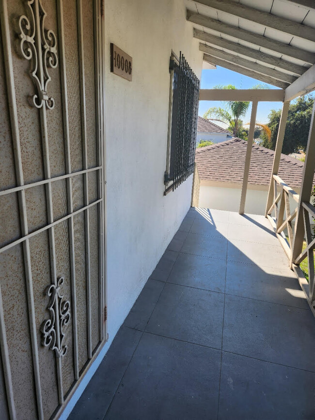 south view front porch - 10008 S Gramercy Pl