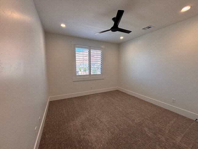 Building Photo - Beautiful 5 bed | 4 Bath | 3 Car Garage