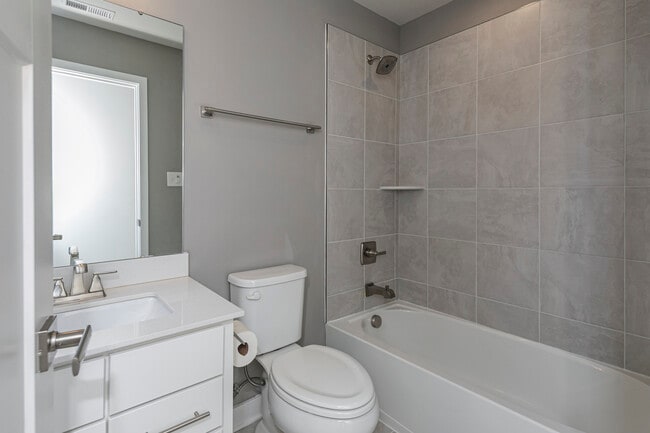 Building Photo - 2410 Lenox Dr