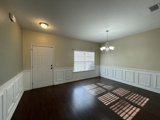 Building Photo - Home For Rent