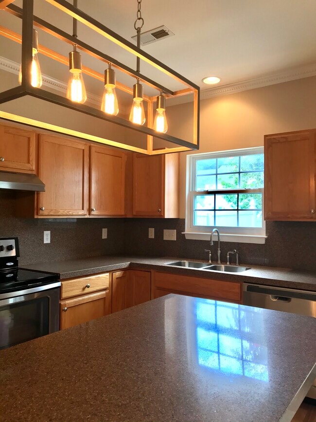 Building Photo - 18651 Shawnee Ridge Rd