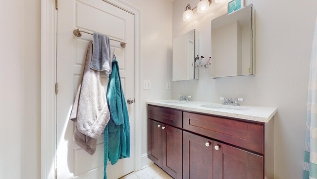 Building Photo - 1700 D St SE