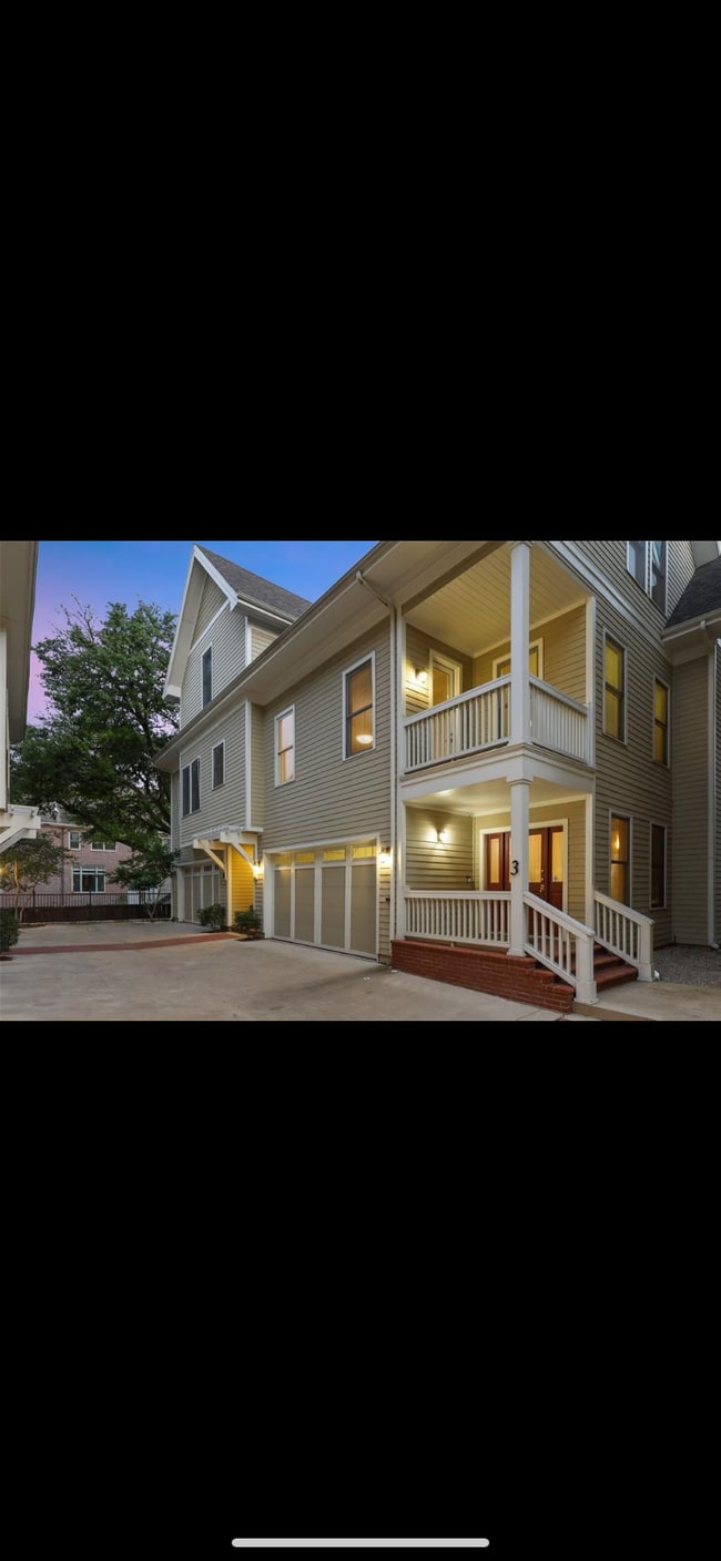 Building Photo - 2604 Thomas Ave