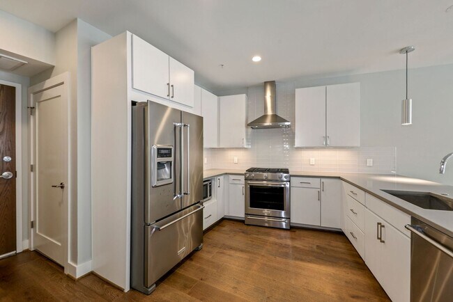 Building Photo - Professionally Managed // 2 bedroom 2 bathroom Modern Condo//  Adams Morgan// Parking Included!