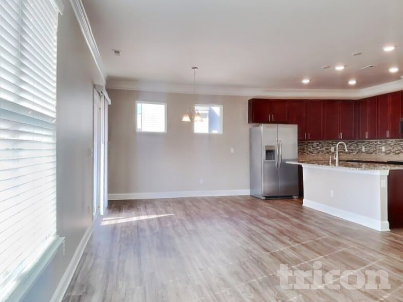 Building Photo - 225 Highview Dr