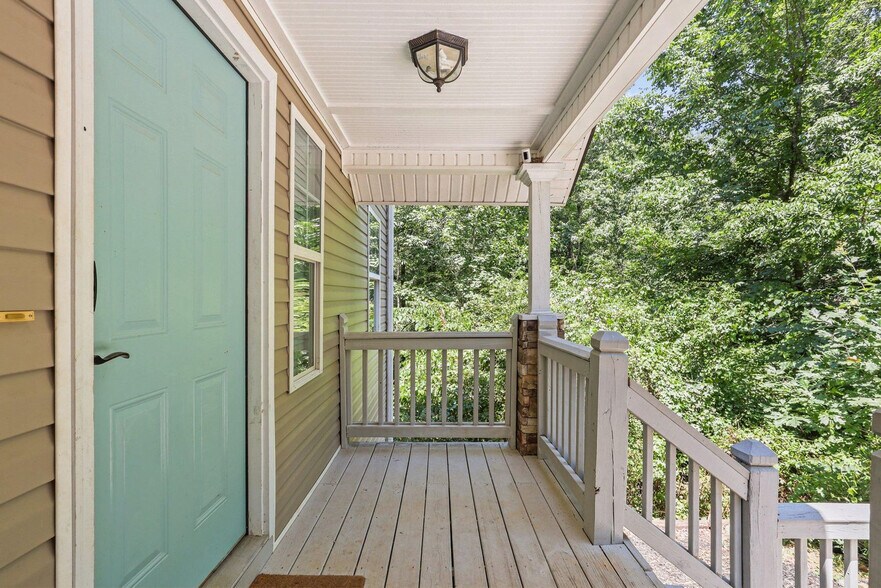 Building Photo - 204 Lake Breeze Ln