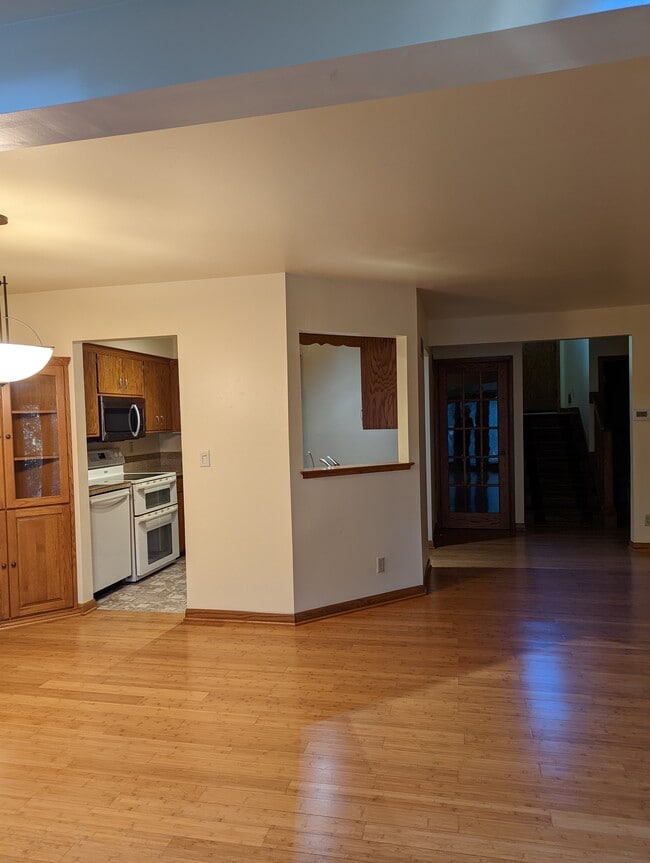 Building Photo - 956 N 124th St