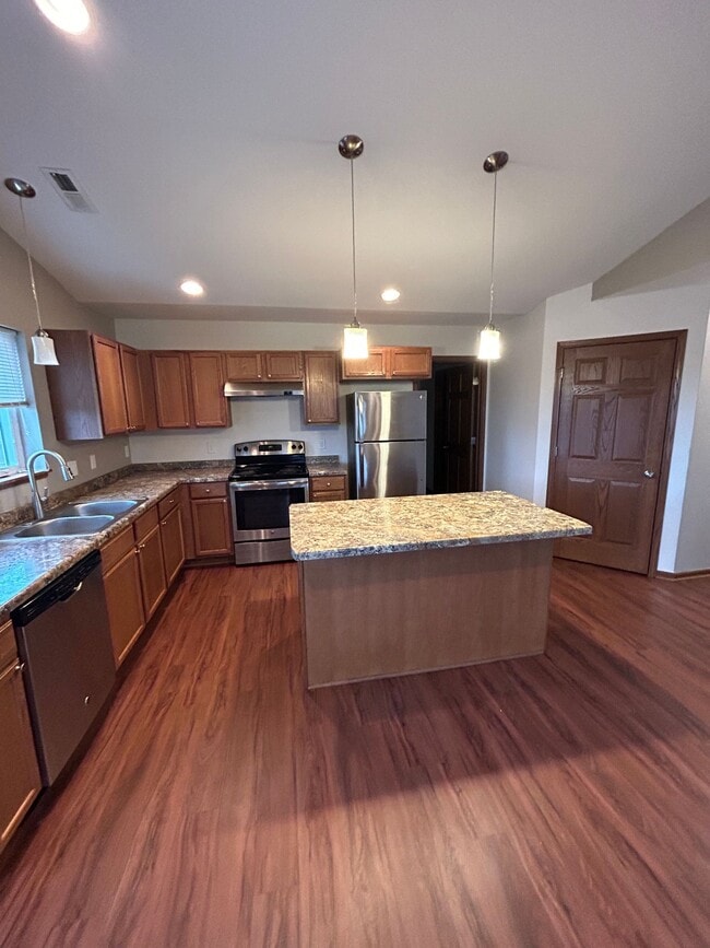 Building Photo - Stadium Commons Lower Unit