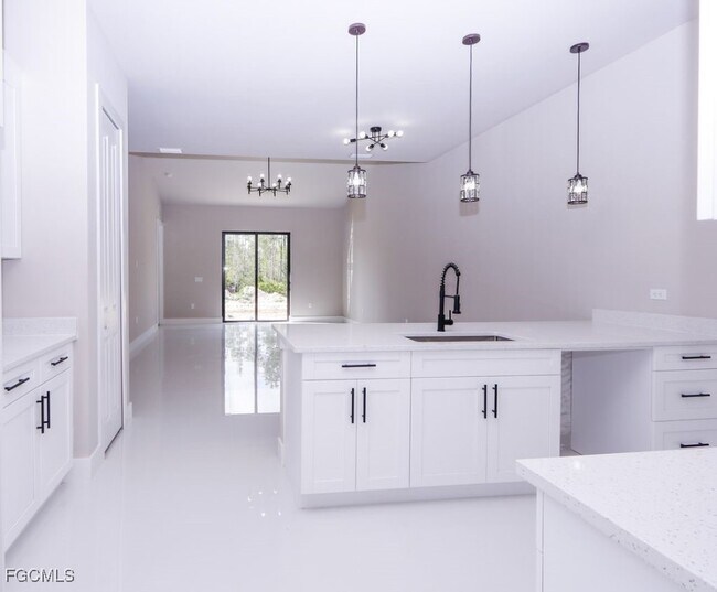 Building Photo - 217 Greenbriar Blvd