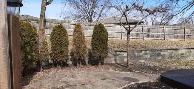 Building Photo - HURRY THIS WON'T LAST LONG! Gorgeous 3 bed, 2 bath in beautiful Parkville!