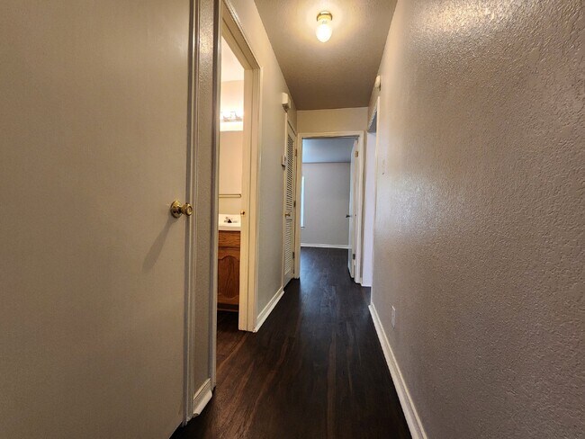 Building Photo - Act fast! Don't let this opportunity slip by. Contact us today to schedule your showing!