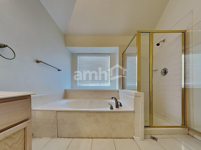 Building Photo - 1809 Mapleleaf Dr