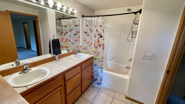 Building Photo - Large 2 Bedroom 2.5 Bath Home With Fenced Yard & Wrap Around Deck in Clearwood Community! Lake, T...