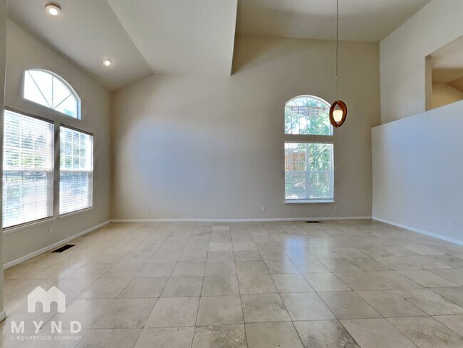 Building Photo - 695 Citadel Rd