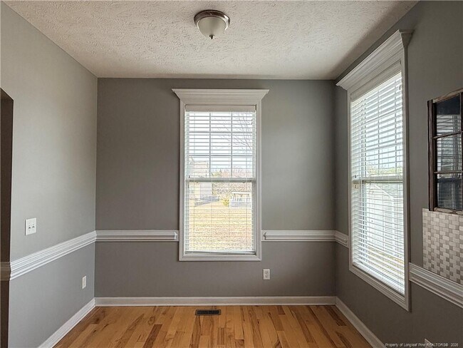 Building Photo - 3917 Barnsdale Dr