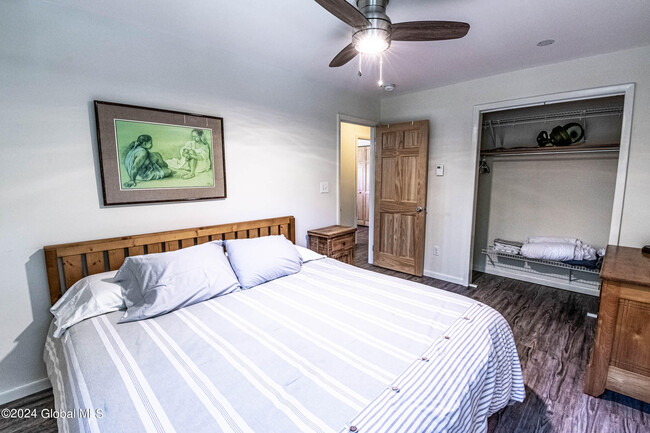 Building Photo - 297 W Circular St