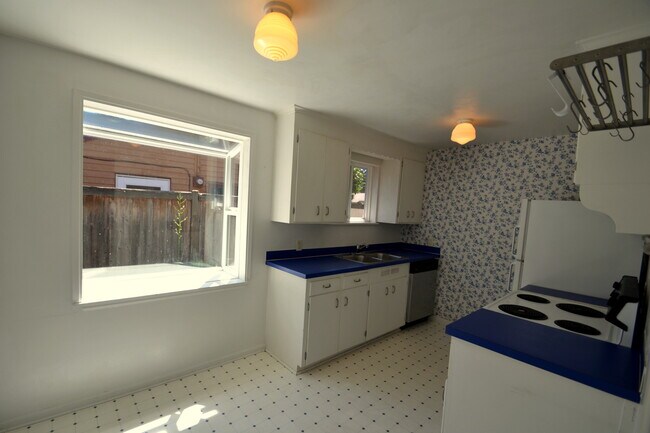 Building Photo - 13702 Densmore Ave N