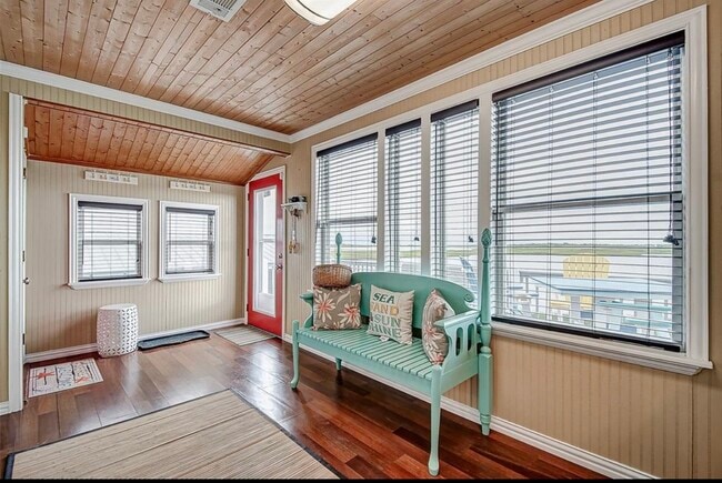 Building Photo - 1256 Canal E