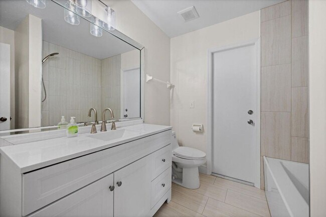 Building Photo - 1401 Hideaway Bend