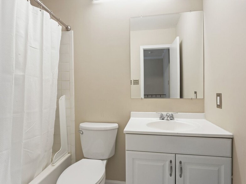 Building Photo - 1488 Orleans Ct