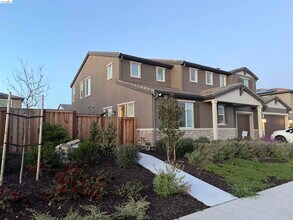 Building Photo - 451 Trellis Wy