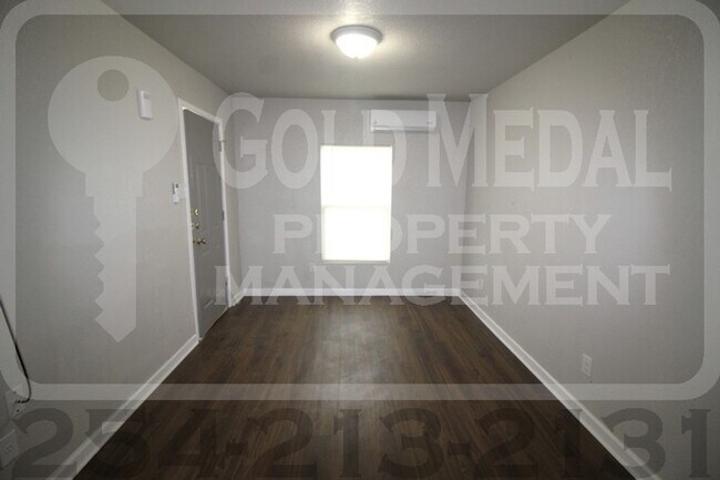 Building Photo - 711 W Avenue C