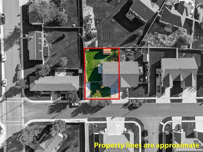 Building Photo - Impressive 5 bed/3 bath twin home in Chubbuck with just under 3000 square feet.