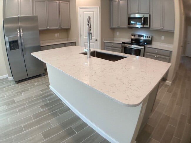 Building Photo - ***TWO WEEKS FREE*** Comfortable 3 Bedroom Home With Great Outdoor Space