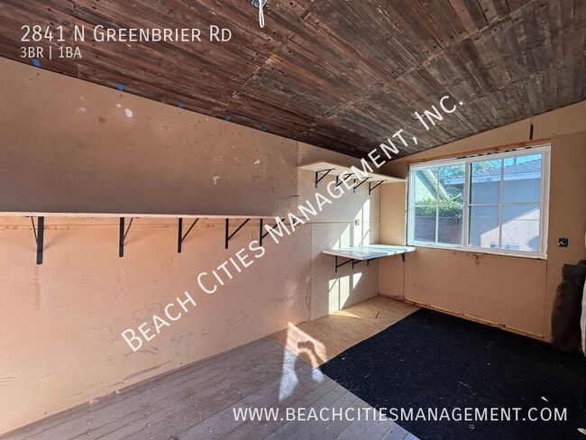 Building Photo - 2841 N Greenbrier Rd