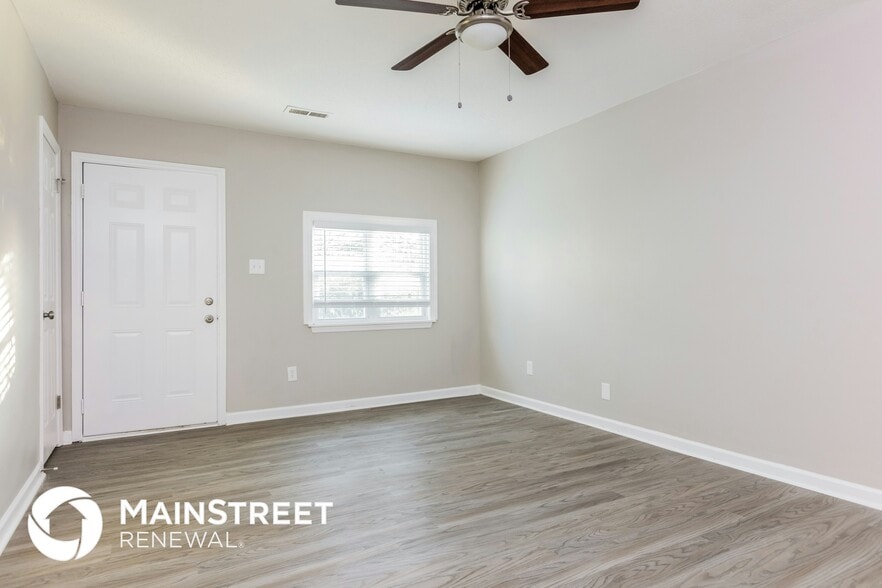Building Photo - 405 Pineland Ave
