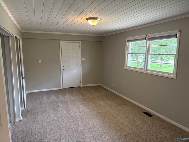 Building Photo - 8009 Whitesburg Dr