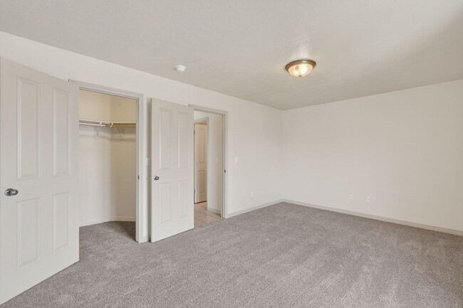 Building Photo - Must-See Apartment in Pheasant Ridge  Pocatello!