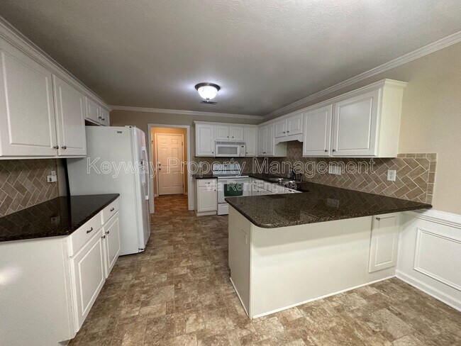 Building Photo - 2136 Sylvan Lake Dr